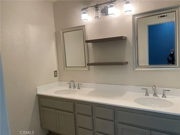 $2,950 | 11422 Citrus Glen Lane, Fontana, CA 92337