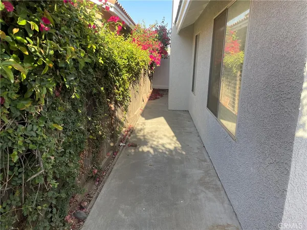 $2,950 | 11422 Citrus Glen Lane, Fontana, CA 92337