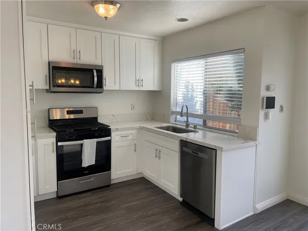 $2,950 | 11422 Citrus Glen Lane, Fontana, CA 92337