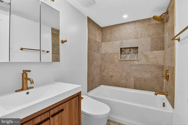 $325,000 | 9802 Georgia Avenue, Unit 26202, Silver Spring, MD 20902