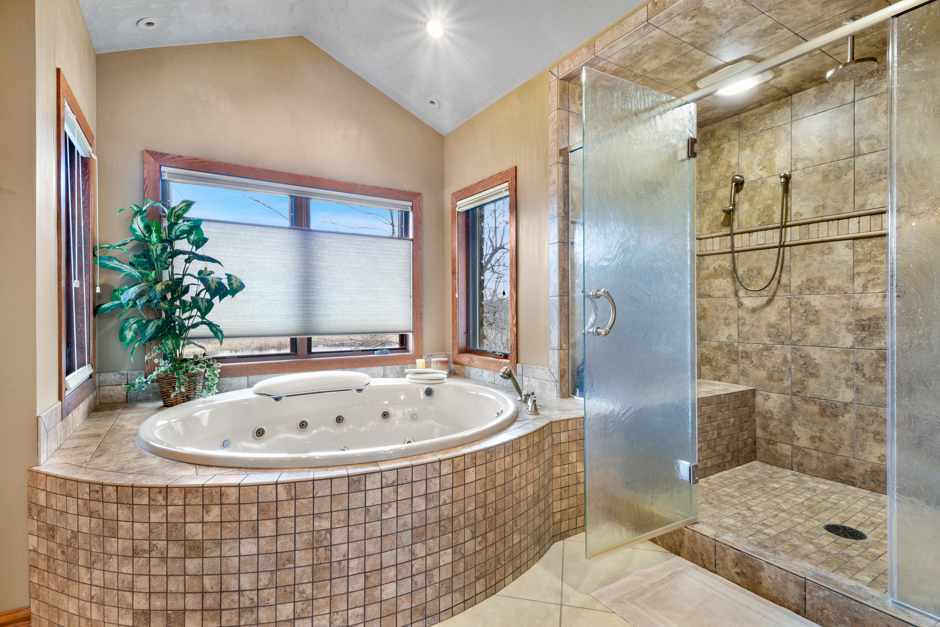 790 Erin Road Erin, WI 53027 - Photo 24 of 52 En Suite 2