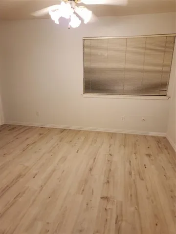 en empty room with wooden floor