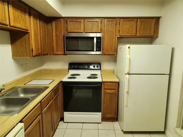 $800 | 9813 Walnut Street, Unit 104, Dallas, TX 75243