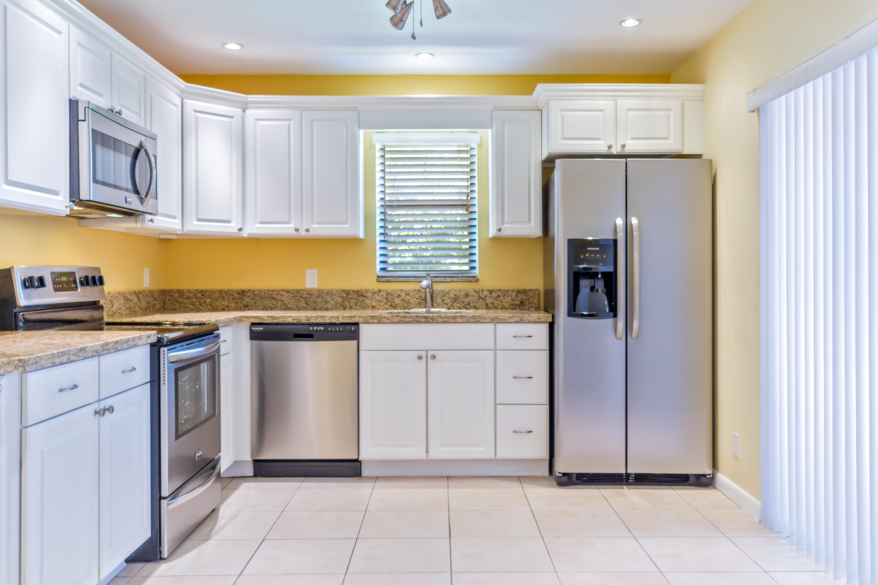 7738 Courtyard Run West Boca Raton, FL 33433 - Photo 4 of 19 2 - Kitchen - 2