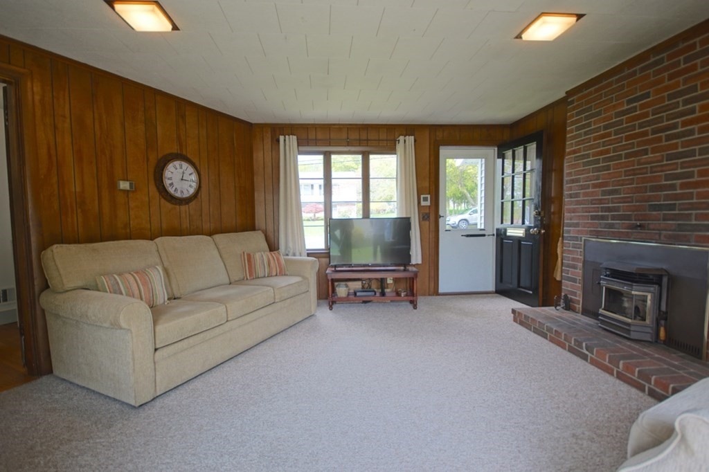 3 Mildred Road Danvers, MA 01923 - Photo 8 of 29 Gallery Image 8