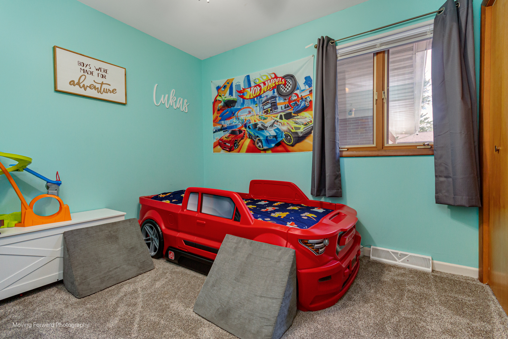 305 Prospect Avenue Dwight, IL 60420 - Photo 12 of 27 a living room with furniture toys and a window