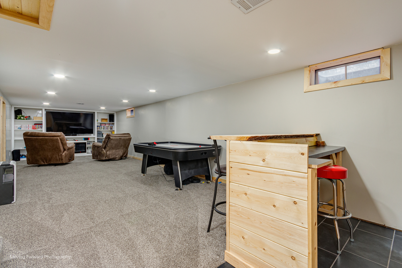 305 Prospect Avenue Dwight, IL 60420 - Photo 20 of 27 a room with furniture and a flat screen tv