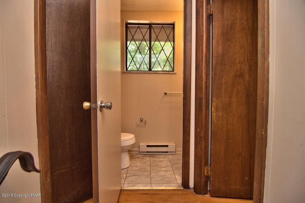 355 Canoe Brook Road Pocono Pines, PA 18350 - Photo 11 of 15 Bathroom