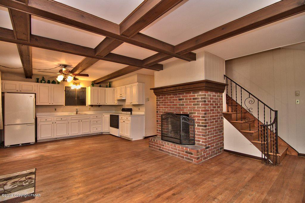355 Canoe Brook Road Pocono Pines, PA 18350 - Photo 2 of 15 Living
