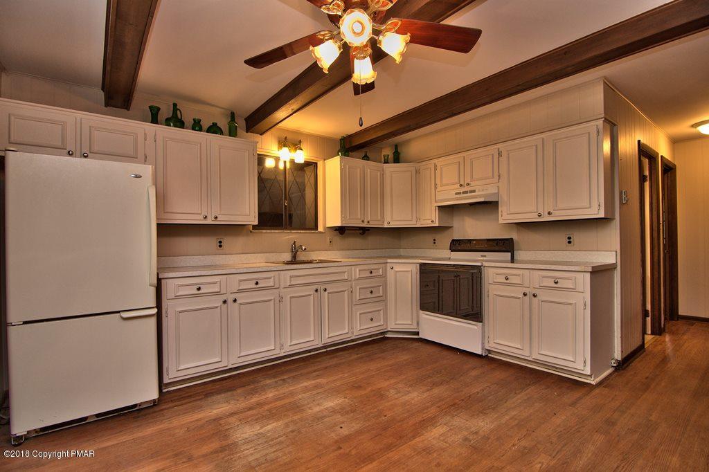 355 Canoe Brook Road Pocono Pines, PA 18350 - Photo 4 of 15 Kitchen