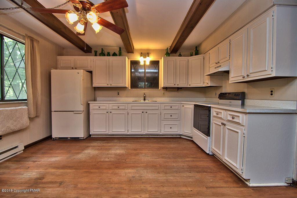 355 Canoe Brook Road Pocono Pines, PA 18350 - Photo 5 of 15 Kitchen