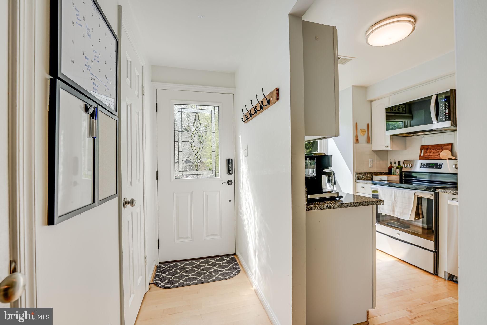 2125 Whisper Way Reston, VA 20191 - Photo 5 of 28
