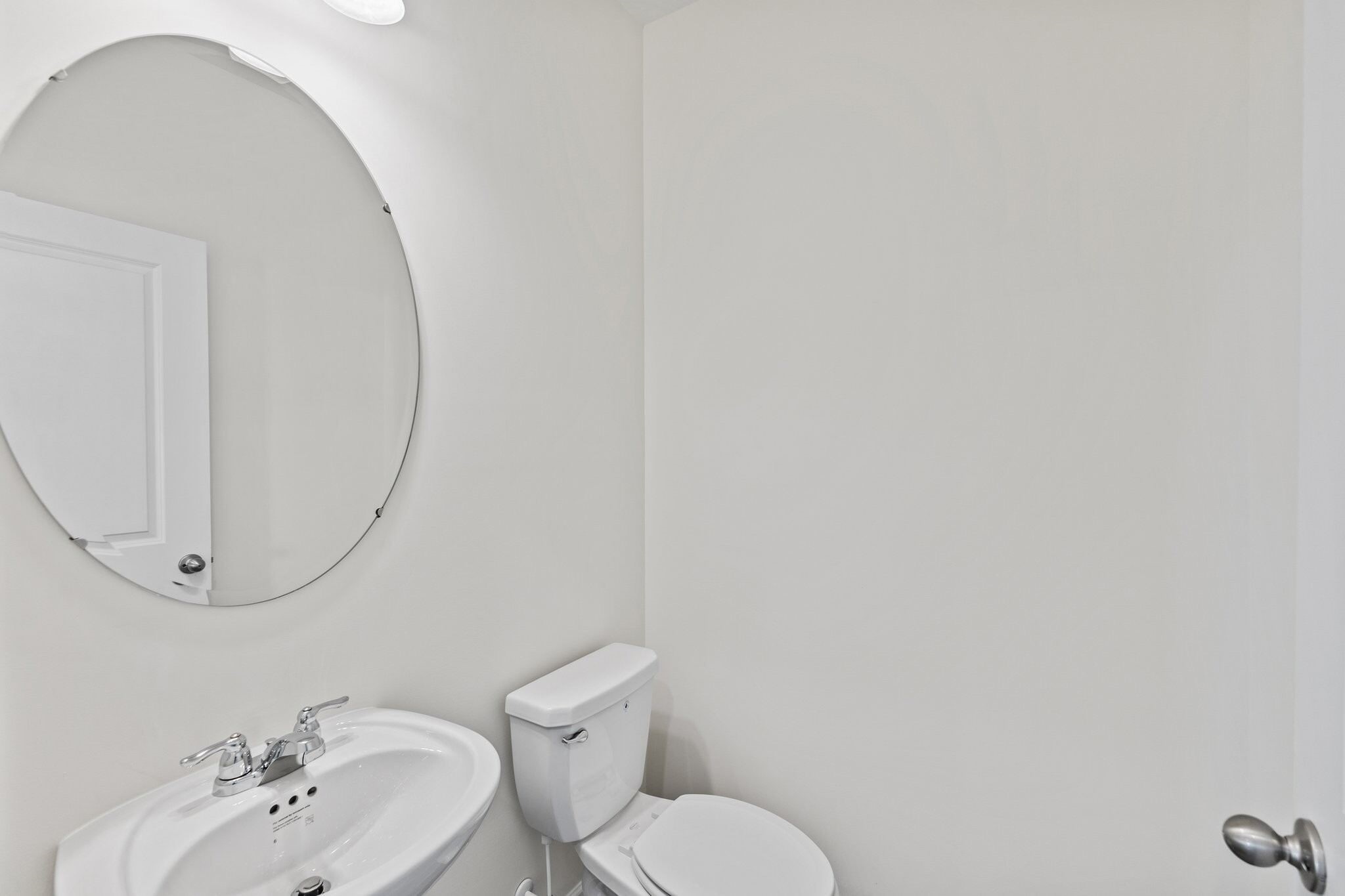 3202 Diamond Vw Lane Angleton, TX 77515 - Photo 17 of 17 a bathroom with a toilet sink and mirror