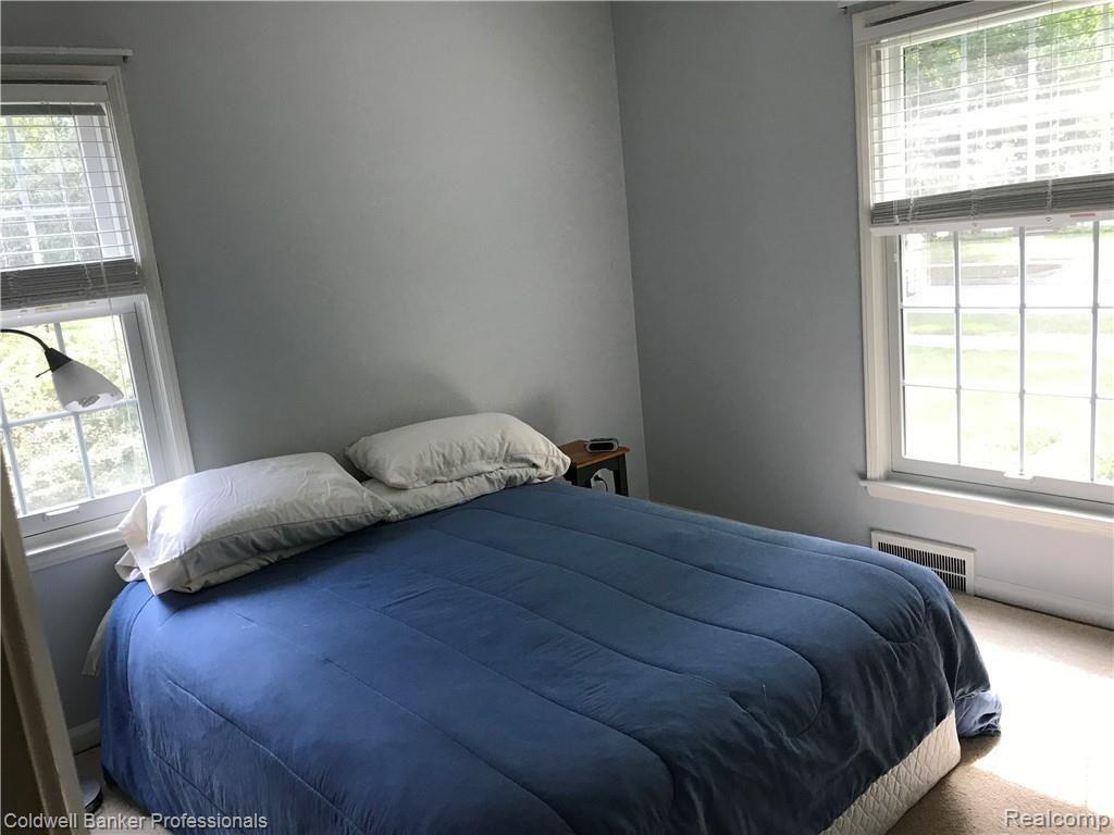 1002 Hawthorne Road Grosse Pointe Woods, MI 48236 - Photo 13 of 26