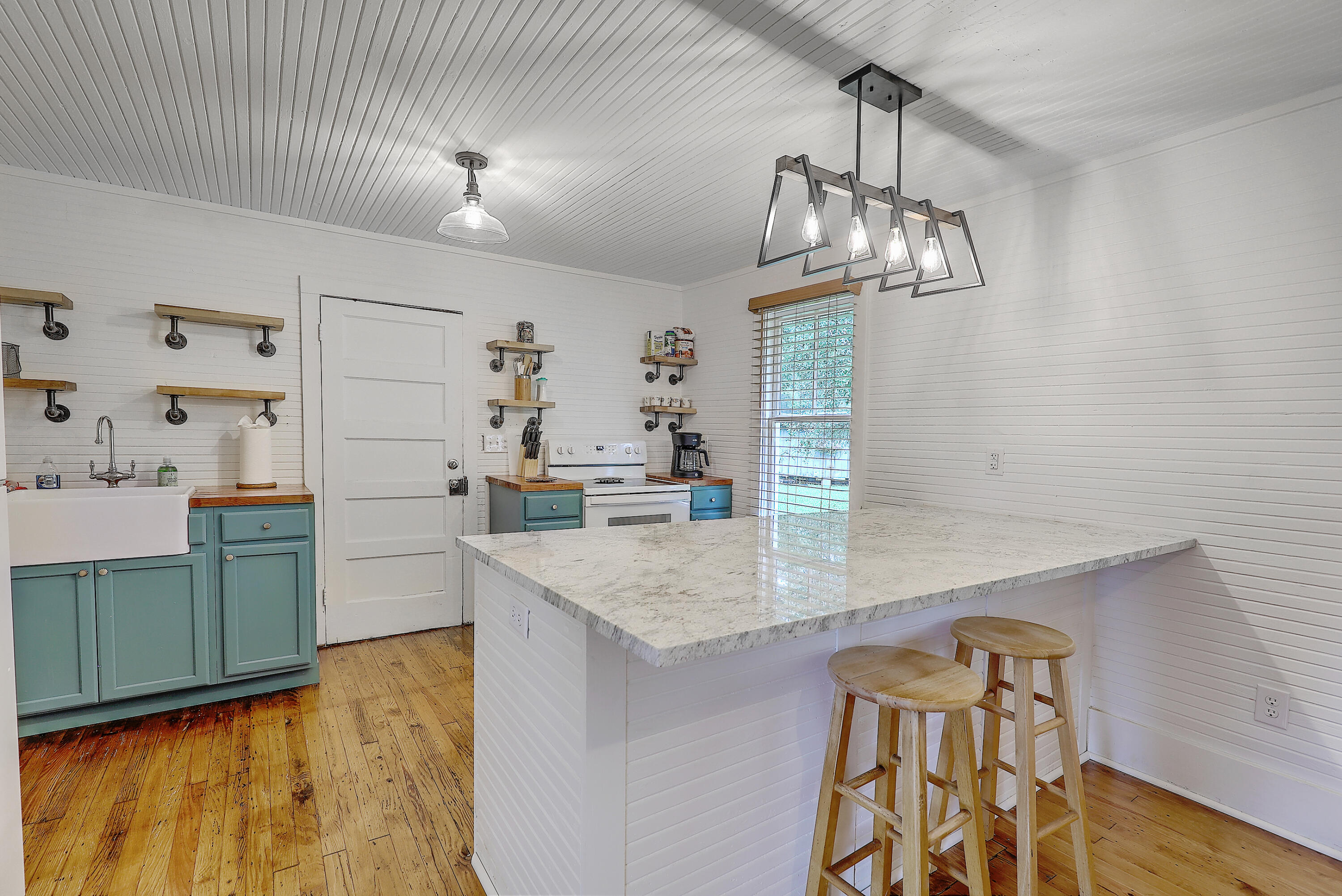 292 Greyback Road Summerville, SC 29483 - Photo 11 of 26 Kitchen