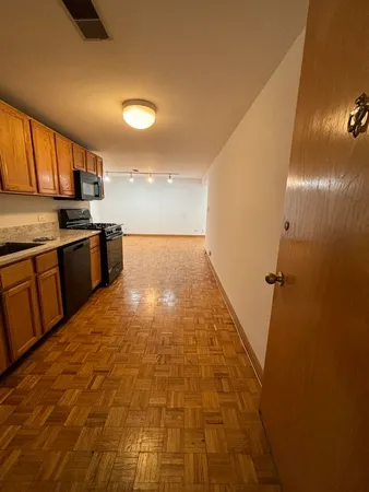 $1,695 | 630 West Patterson Avenue, Unit G, Chicago, IL 60613
