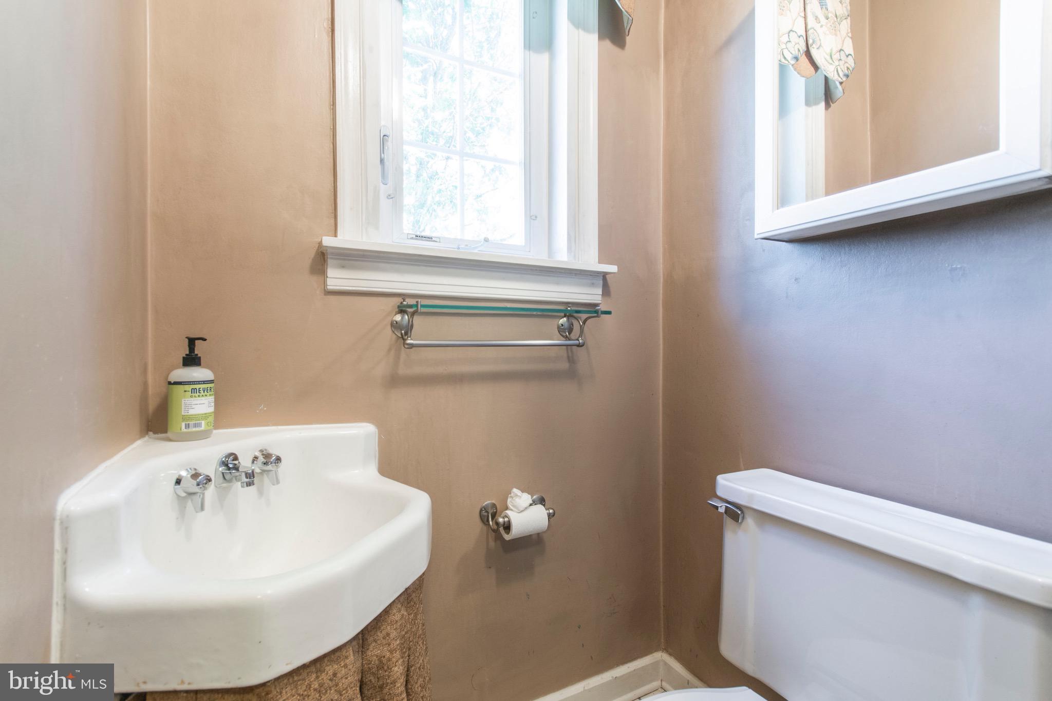 132 Garden Road Oreland, PA 19075 - Photo 8 of 27 Gallery Image 8