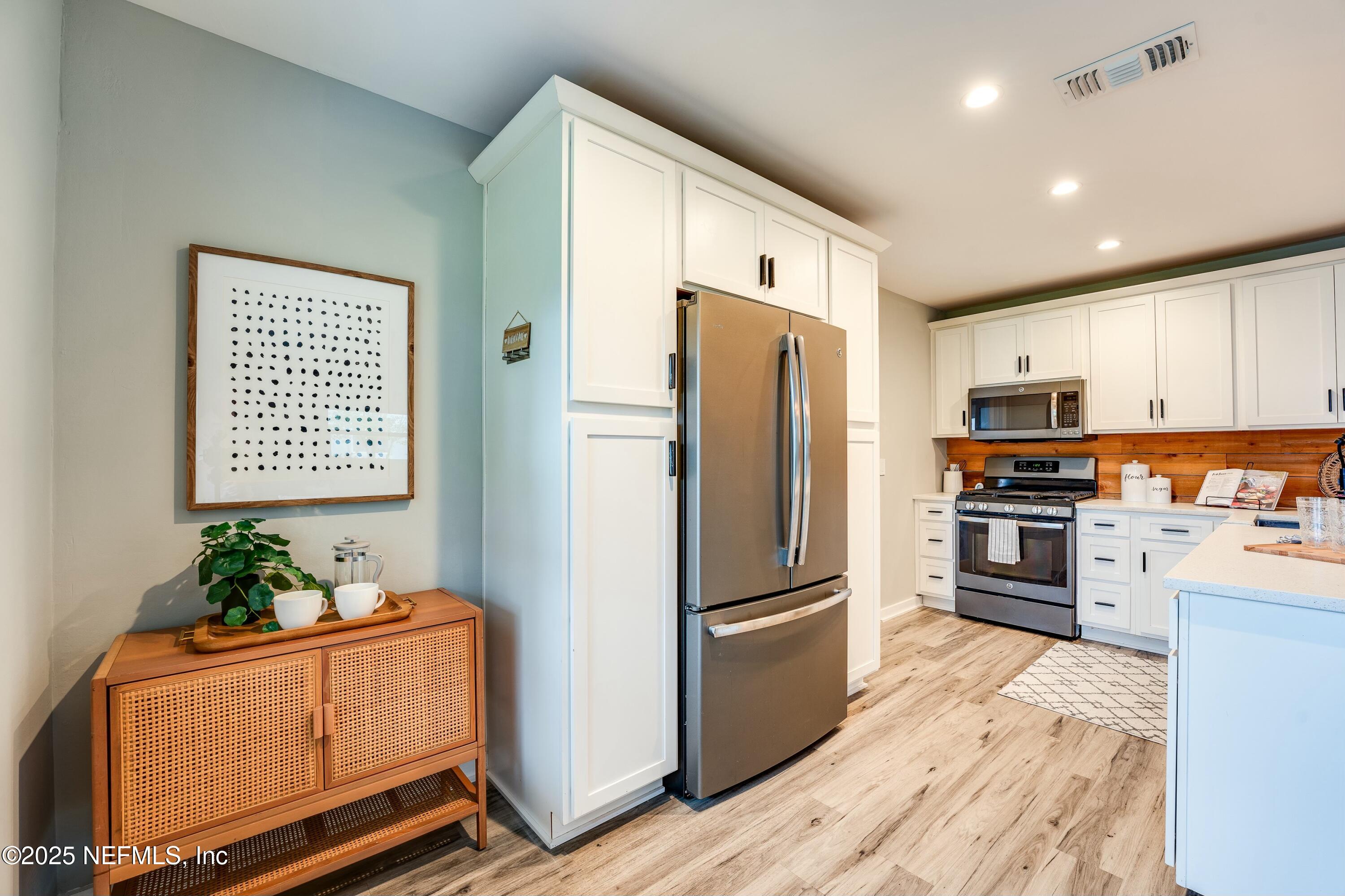 728 Palm Tree Road Jacksonville Beach, FL 32250 - Photo 12 of 52 tempImagekQ7vLp