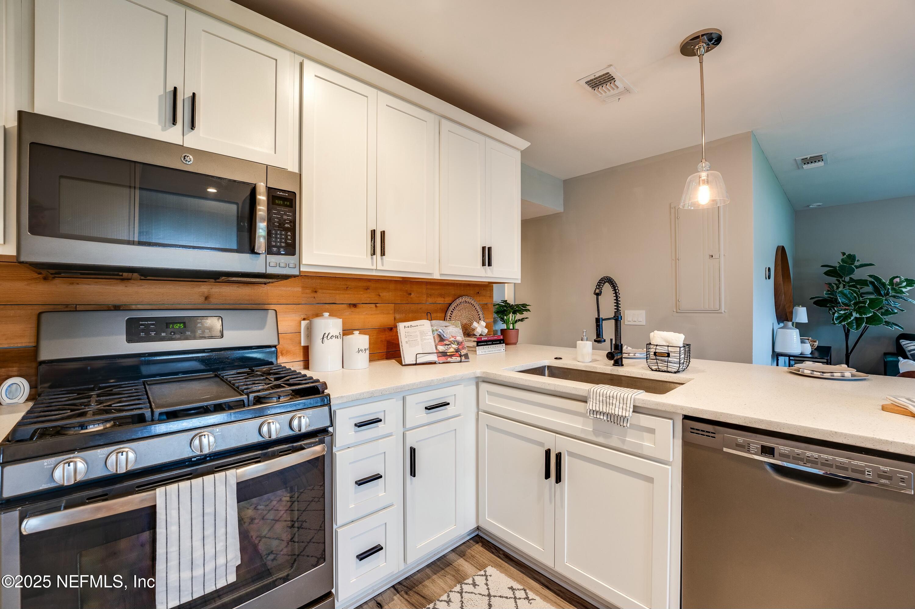 728 Palm Tree Road Jacksonville Beach, FL 32250 - Photo 15 of 52 tempImage7zJl0x