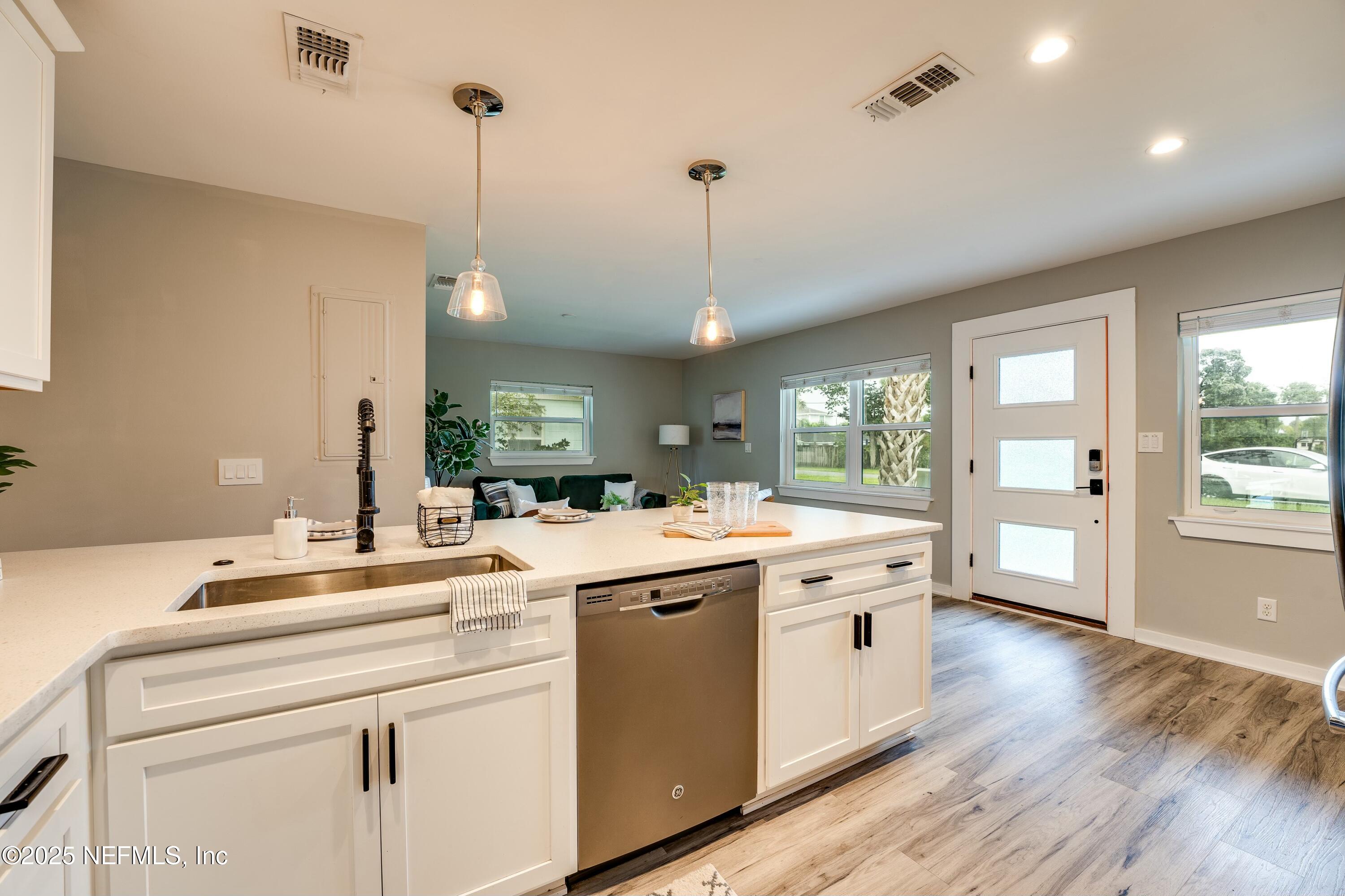 728 Palm Tree Road Jacksonville Beach, FL 32250 - Photo 16 of 52 tempImage4oYm6T