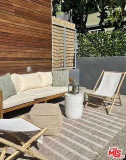 a view of sitting area with furniture