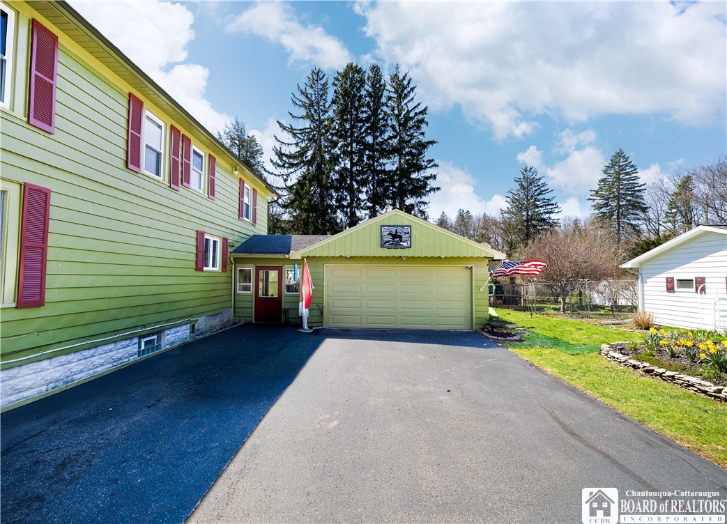 102 Center Street Pomfret, NY 14063 - Photo 3 of 46