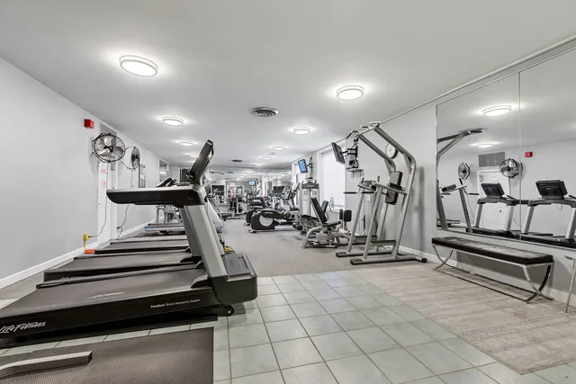 $1,850 | 720 West Gordon Terrace, Unit 7F, Chicago, IL 60613