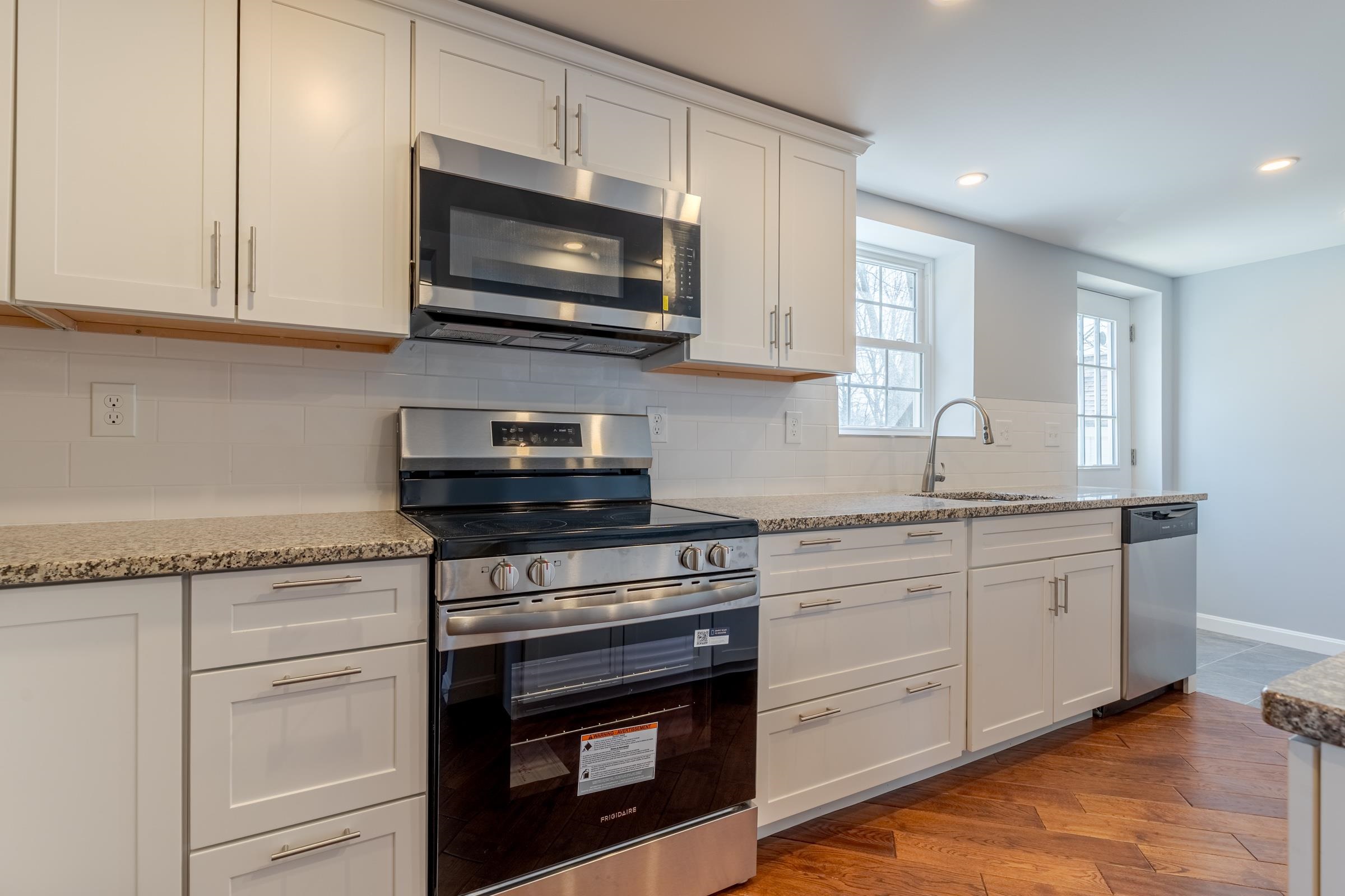33 Linden Street Rochester, NH 03867 - Photo 3 of 31 Gallery Image 3