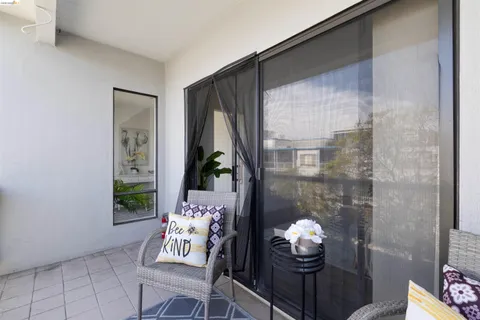 $379,000 | 4 Admiral Drive, Unit B430, Emeryville, CA 94608