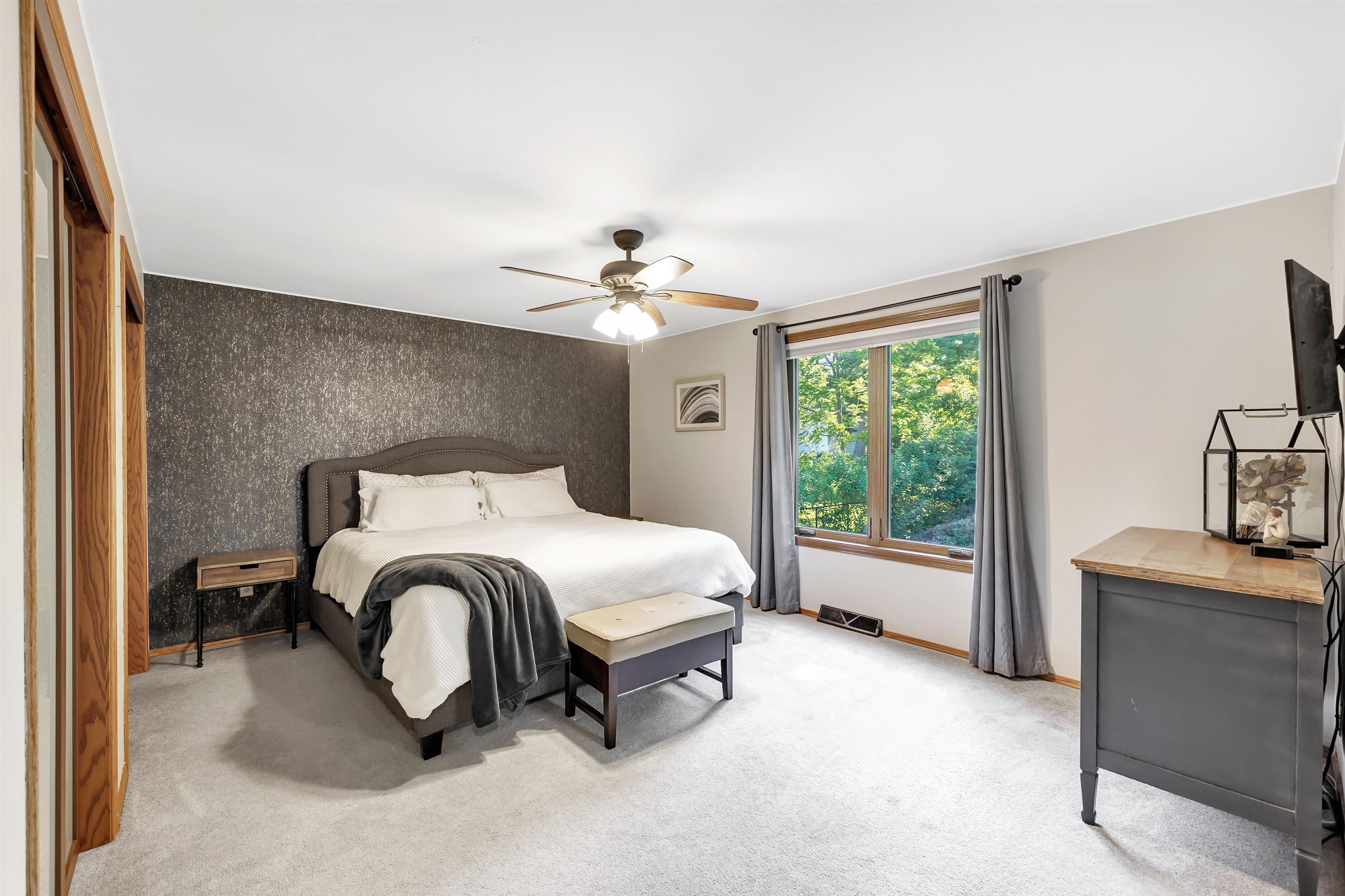 2035 South Point Road Green Bay, WI 54313 - Photo 12 of 36