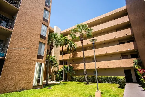 $360,000 | 9110 Fontainebleau Boulevard, Unit 502, Miami, FL 33172