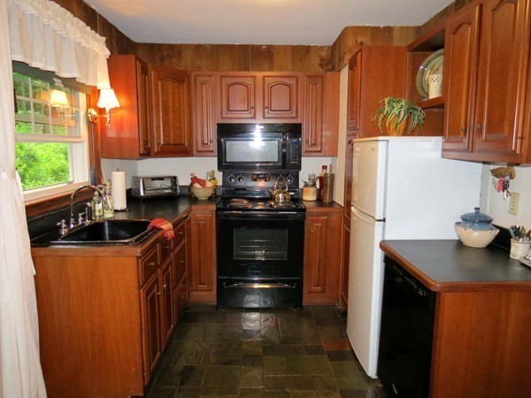 180 Old Worcester Road Charlton, MA 01507 - Photo 7 of 17 Gallery Image 7