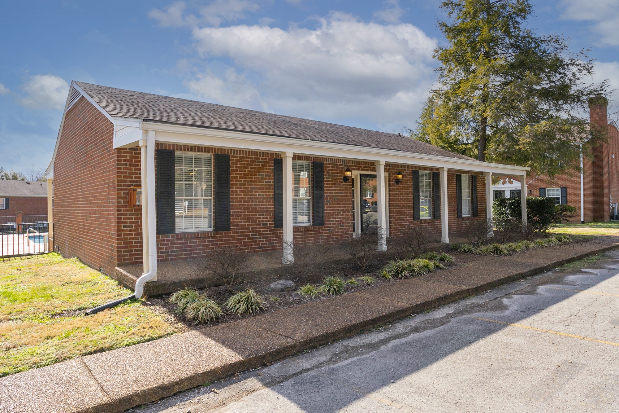 601 Boyd Mill Avenue, Unit C1 Franklin, TN 37064 - Photo 36 of 39 a front view of a house with garden