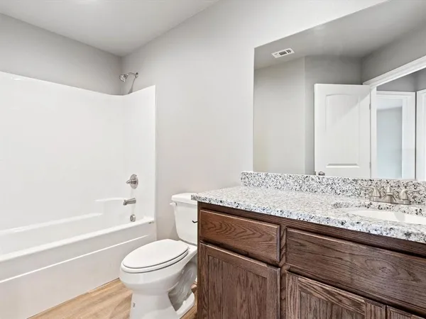 $1,825 | 124 Abbey Park Court, Granbury, TX 76049