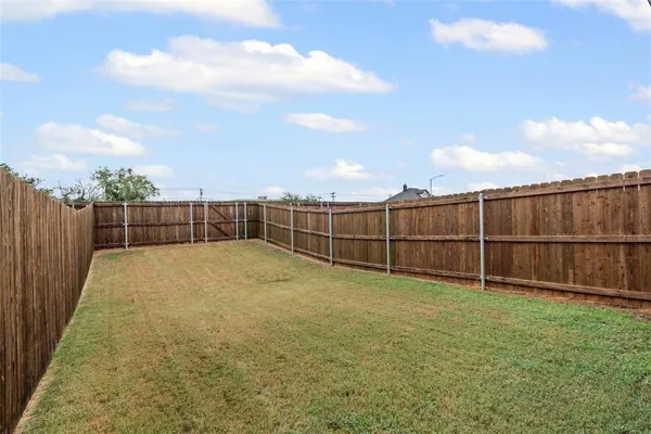 $1,825 | 124 Abbey Park Court, Granbury, TX 76049