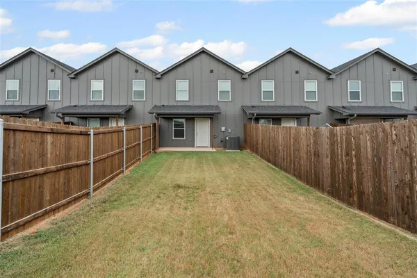 $1,825 | 124 Abbey Park Court, Granbury, TX 76049