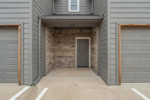 $1,825 | 124 Abbey Park Court, Granbury, TX 76049