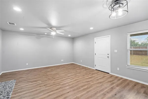 $1,825 | 124 Abbey Park Court, Granbury, TX 76049