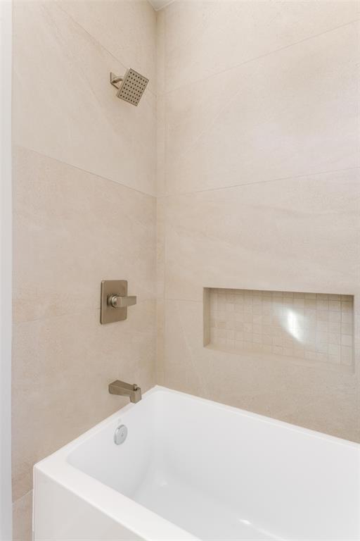 7410 Kenwell Street Dallas, TX 75209 - Photo 36 of 40 a bathroom with a bathtub