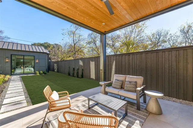 a view of a house with backyard and porch