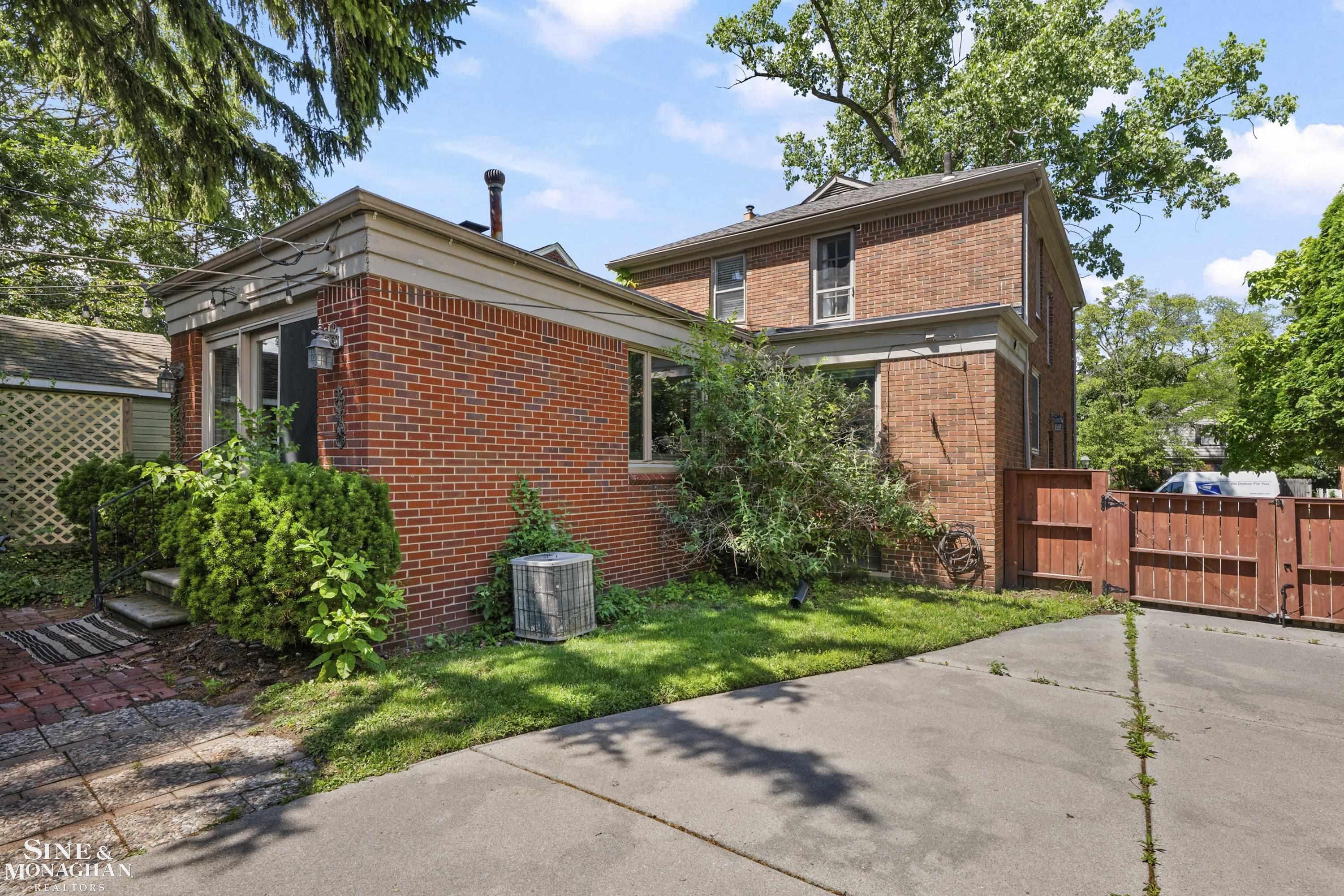 433 Maison Road Grosse Pointe, MI 48236 - Photo 30 of 38 50213206-41d823dc-7e0a-4361-b1f0-8a21a882fb98.JPG