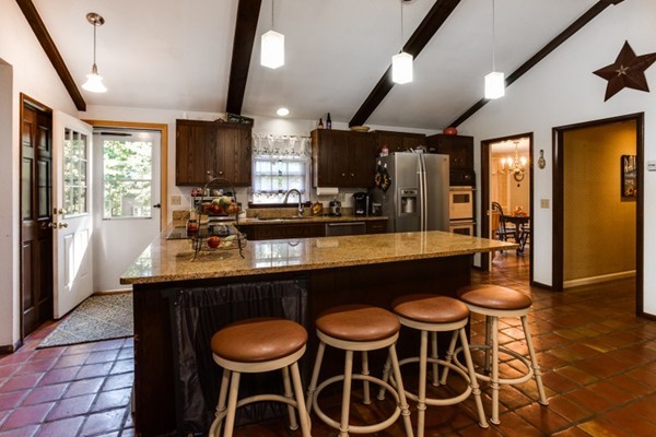 79 Barry Road Worcester, MA 01609 - Photo 3 of 30 Gallery Image 3