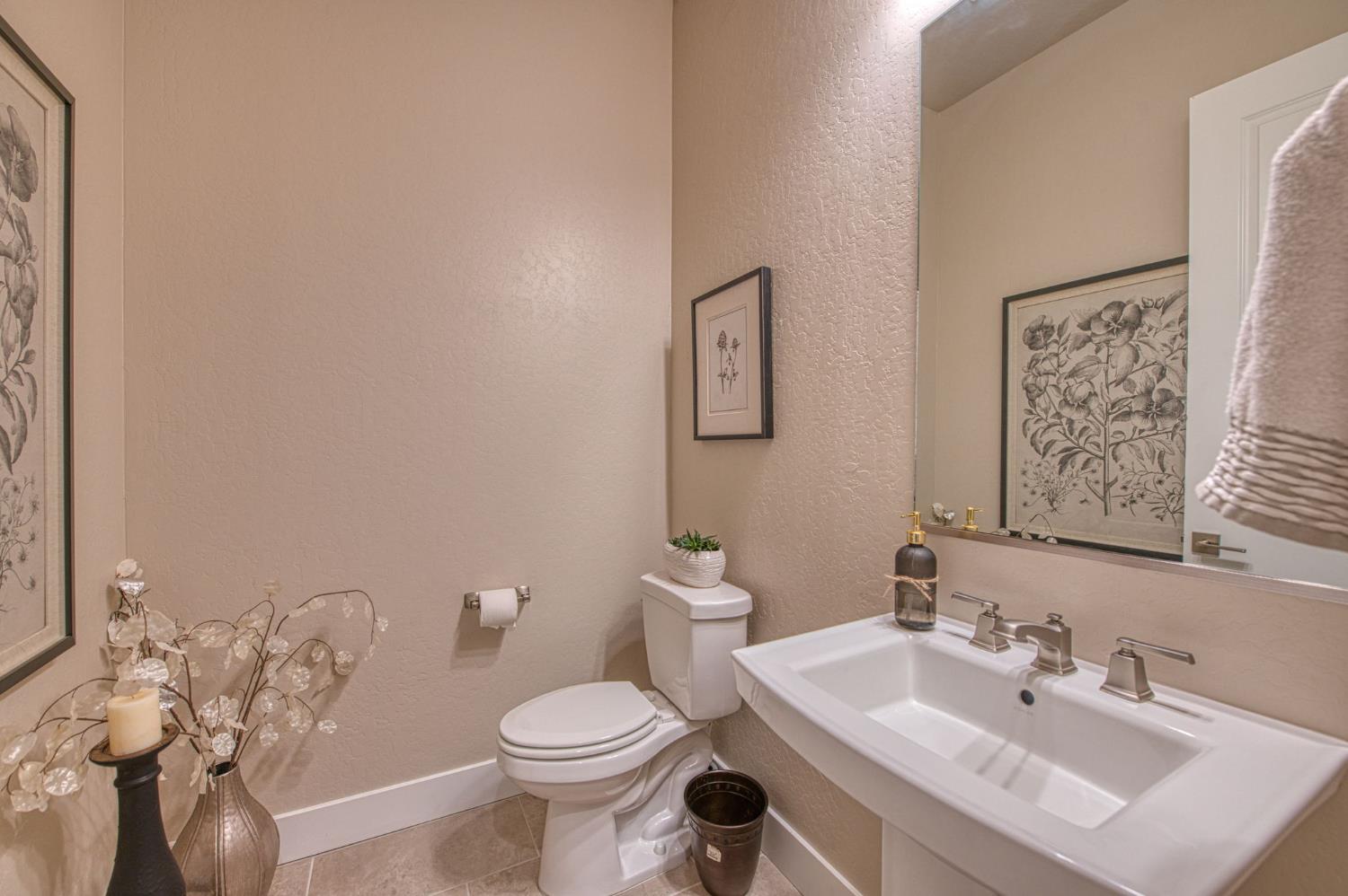993 Ridgeline Road Madera, CA 93636 - Photo 24 of 84 a bathroom with a sink mirror and toilet