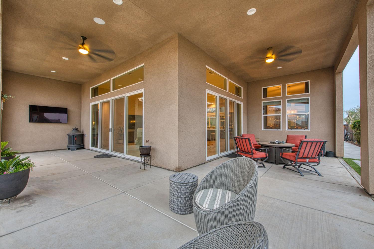 993 Ridgeline Road Madera, CA 93636 - Photo 35 of 84 a lobby with furniture and floor to ceiling window