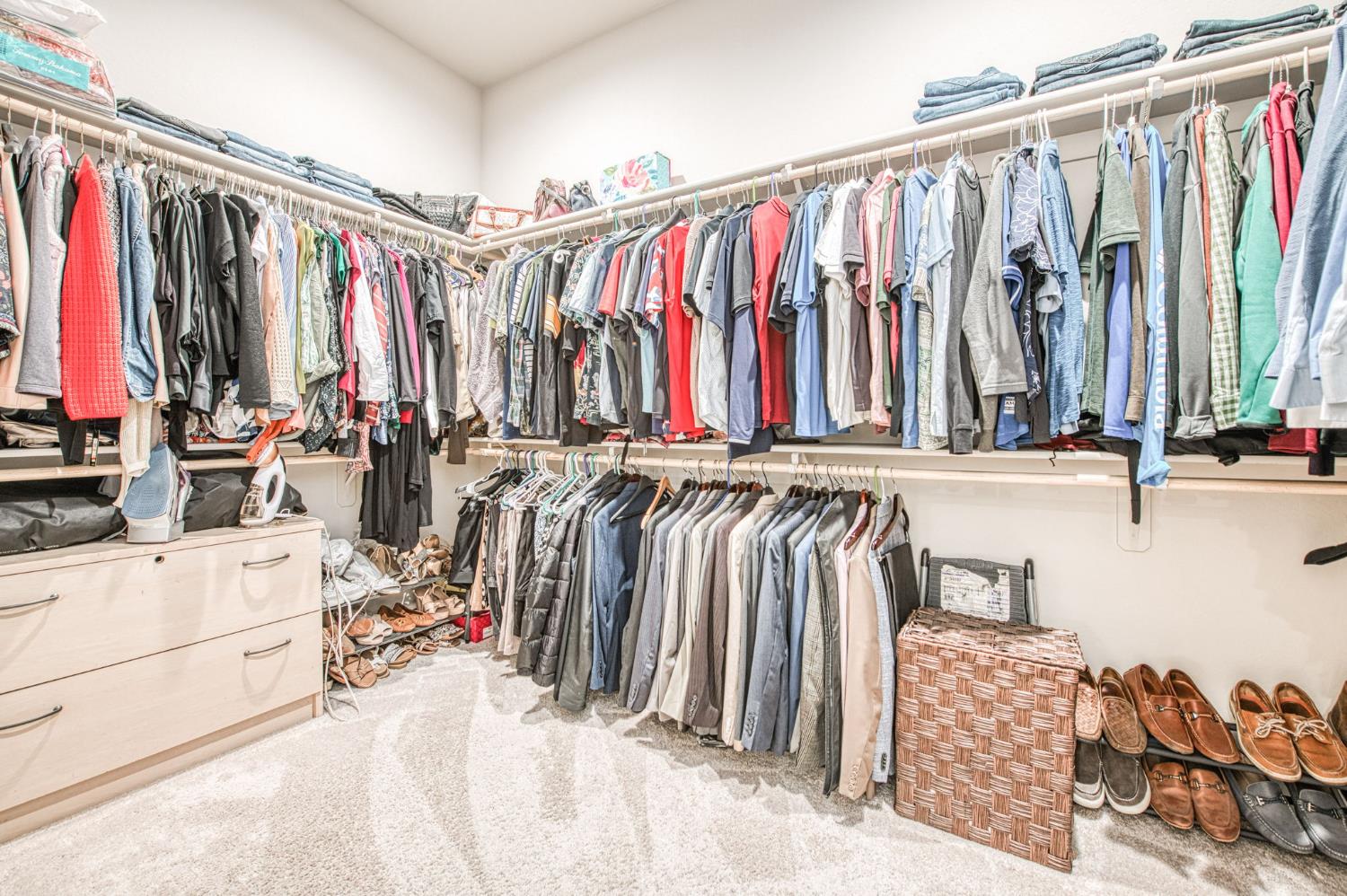993 Ridgeline Road Madera, CA 93636 - Photo 74 of 84 a view of walk in closet with clothes