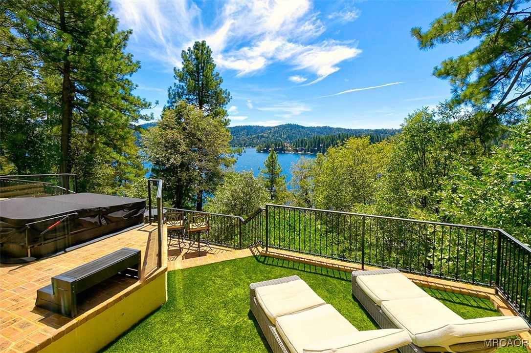 28087 North Shore Road Lake Arrowhead, CA 92352 - Photo 31 of 48 a view of a yard with sitting area