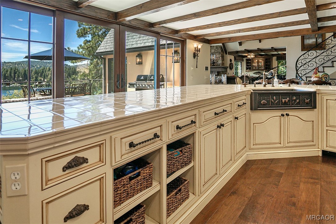 28087 North Shore Road Lake Arrowhead, CA 92352 - Photo 9 of 48 a kitchen with stainless steel appliances granite countertop a stove and cabinets