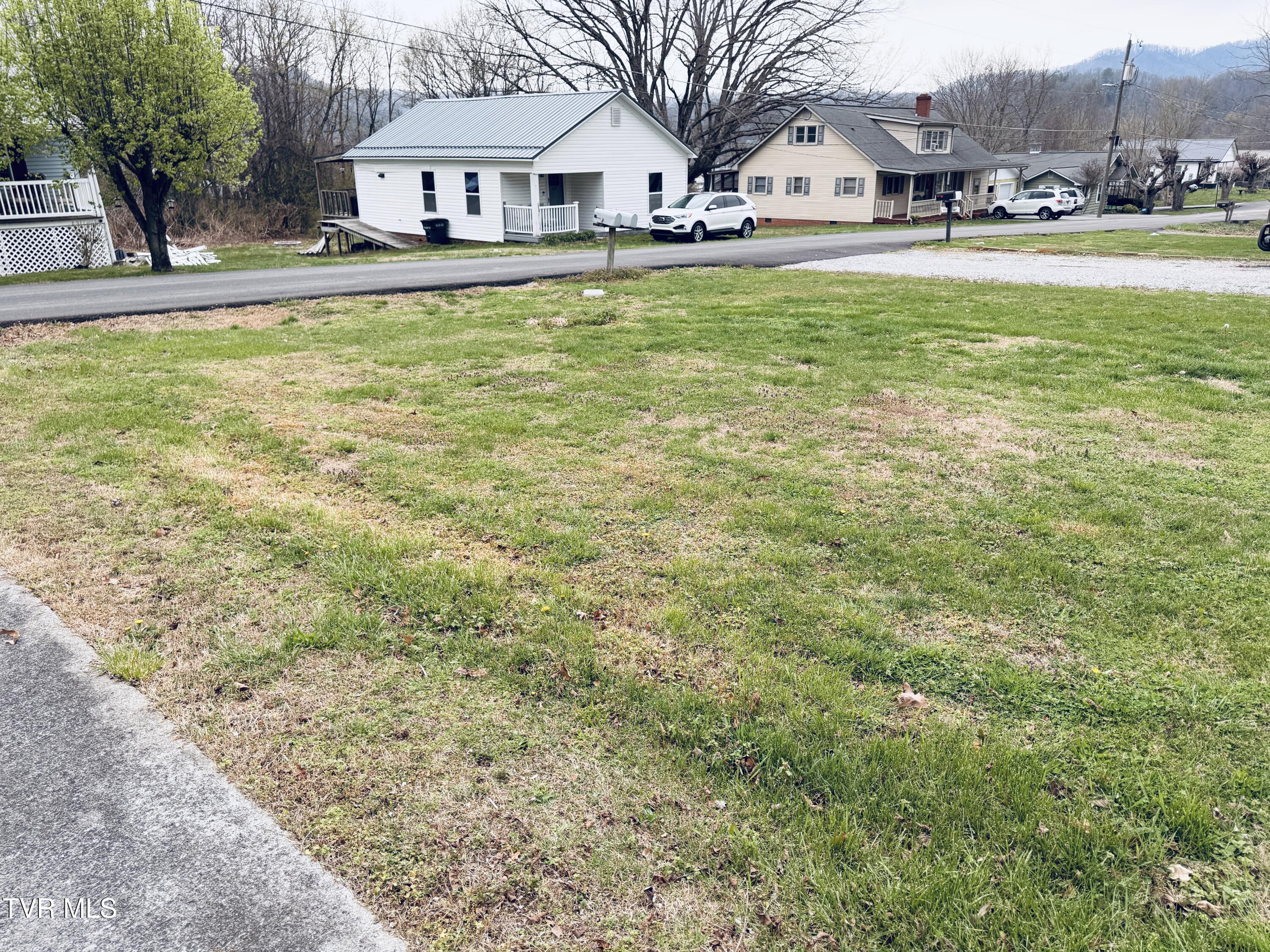 128 Parsley Street, Unit 11 Erwin, TN 37650 - Photo 3 of 7 IMG_6844