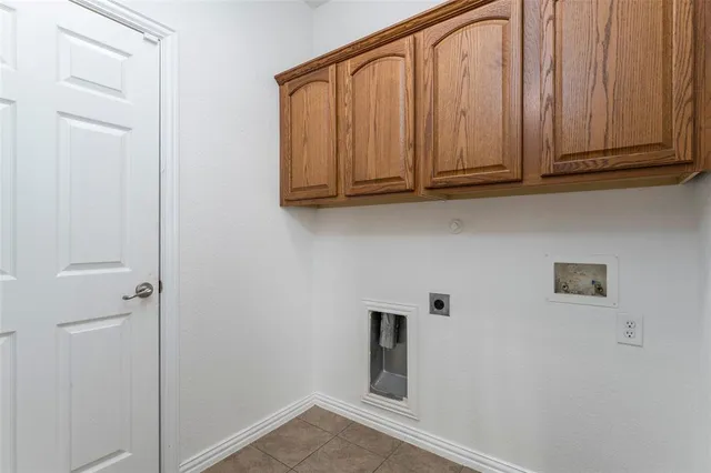 $499,900 | 2410 Honey Drive, Arlington, TX 76001