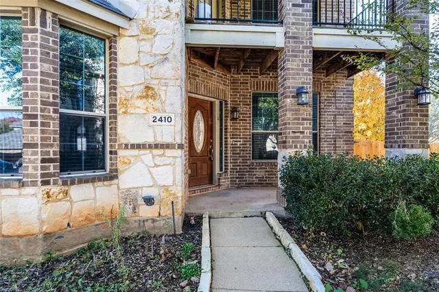 $499,900 | 2410 Honey Drive, Arlington, TX 76001